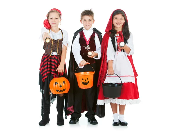Хэллоуин: дети с помощью Фонари на Хэллоуин — стоковое фото