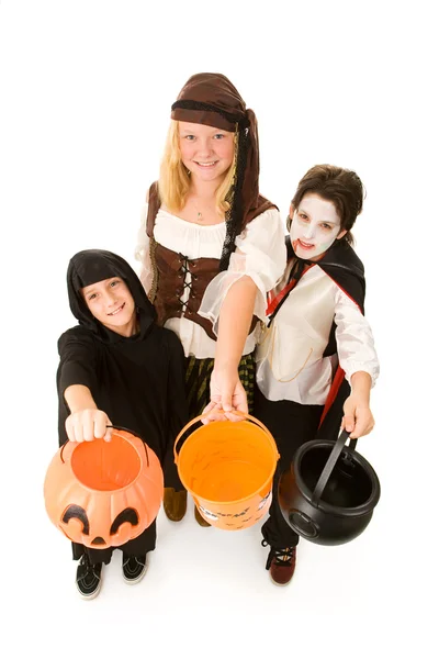 Хэллоуин дети хотят конфеты — стоковое фото