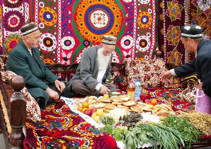 Узбеки пьют чай