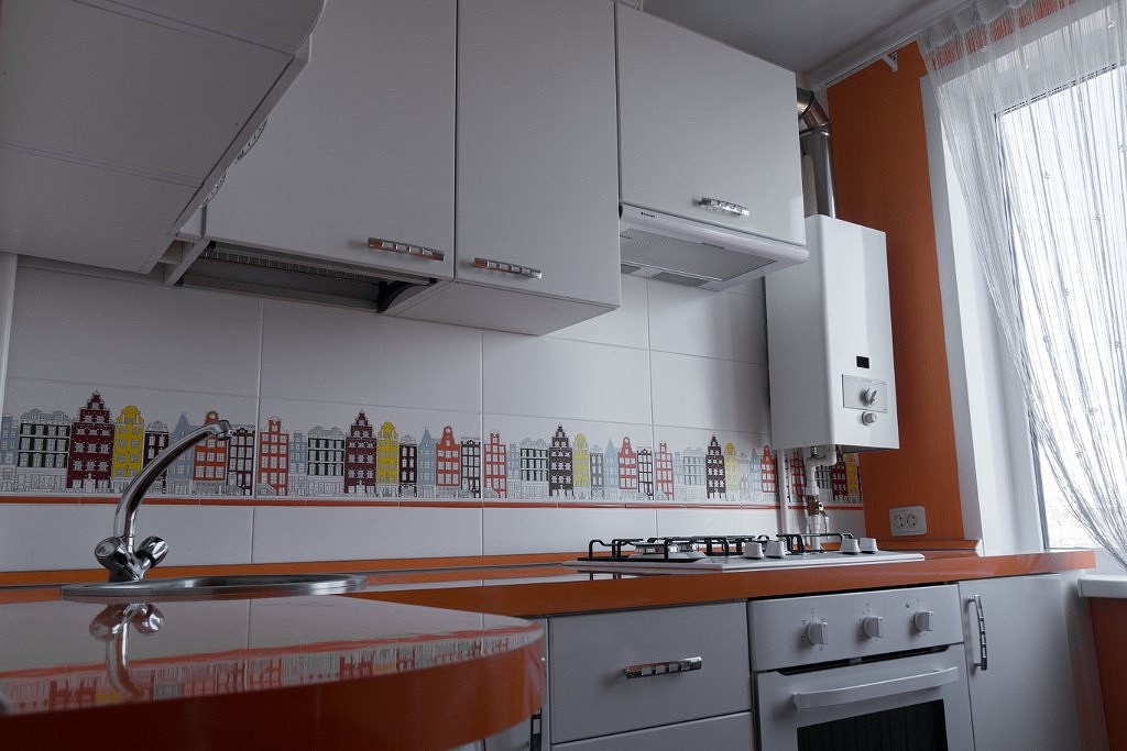 Дизайн кухни с газовой колонкой (реальные фото)