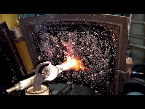 How to clean a solid fuel boiler using a blowtorch