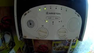 Ariston BS II 24 горячая вода идет с перебоями